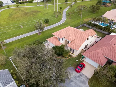 2995 E Budd Dr, Hollywood, FL 33026 photo 3