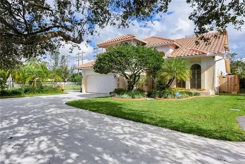 2995 E Budd Dr, Hollywood, FL 33026 photo 2
