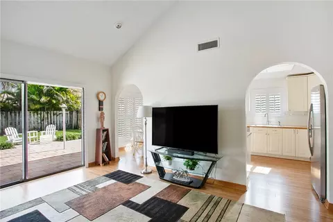 2995 E Budd Dr, Hollywood, FL 33026 photo 14