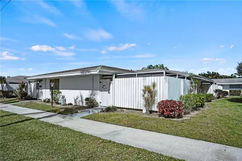 11 East Ct #11, Royal Palm Beach, FL 33411