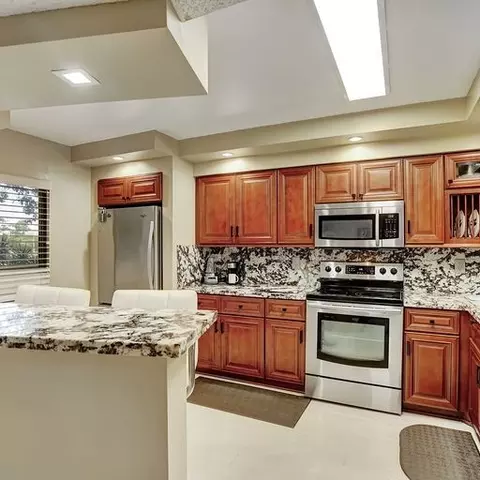 2200 S Cypress Bend Dr #208, Pompano Beach, FL 33069