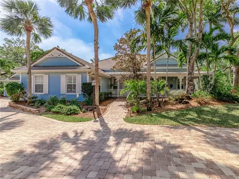 741 Canoe Trl, Indian River Shores, FL 32963