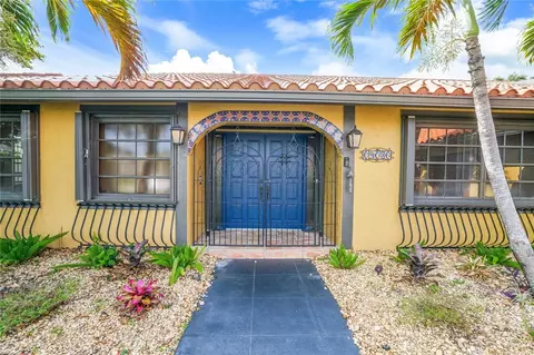 403 Glenbrook Dr, Atlantis, FL 33462 photo 2
