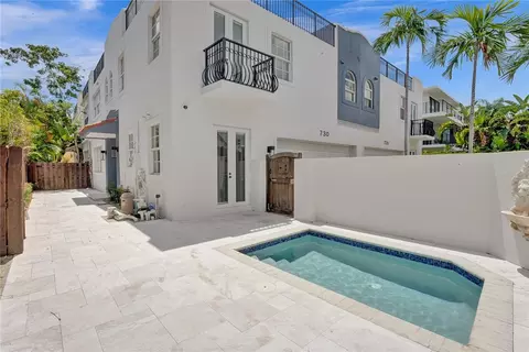730 NE 15th Ave, Fort Lauderdale, FL 33304