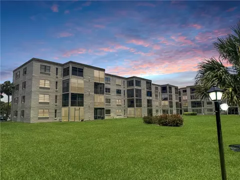 9300 SW 8th St #410, Boca Raton, FL 33428