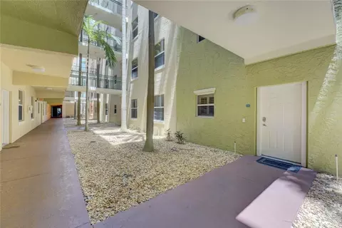 1640 Presidential Way #107, West Palm Beach, FL 33401