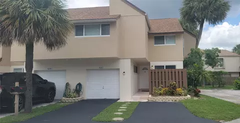 8247 NW 9th St #6, Plantation, FL 33324
