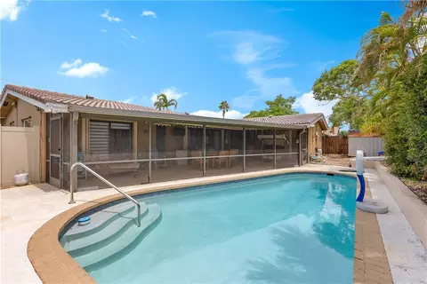 4710 NE 18th Ave, Oakland Park, FL 33334