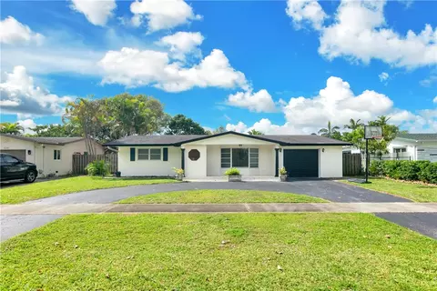620 S Rainbow Dr, Hollywood, FL 33021