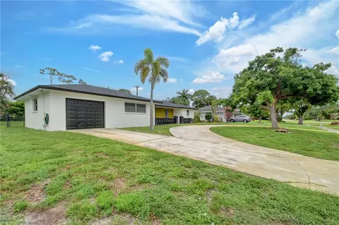 7328 Saint Andrews Rd, Greenacres, FL 33467