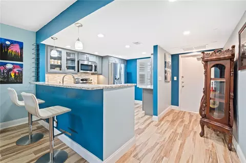 575 Oaks Ln #406, Pompano Beach, FL 33069