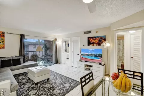 660 Tennis Club Dr #405, Fort Lauderdale, FL 33311