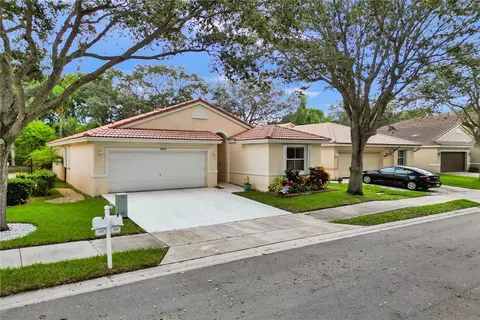 5429 NW 50th Ct, Coconut Creek, FL 33073