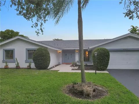5261 SW 21st St, Plantation, FL 33317