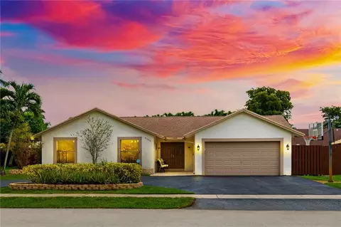 9590 NW 17th St, Plantation, FL 33322