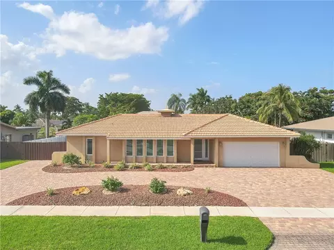5921 SW 17th Ct, Plantation, FL 33317