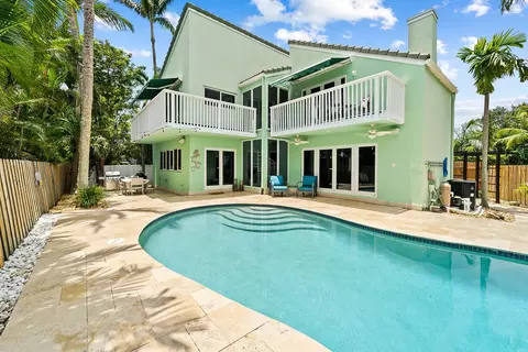 2100 NE 22nd St, Wilton Manors, FL 33305