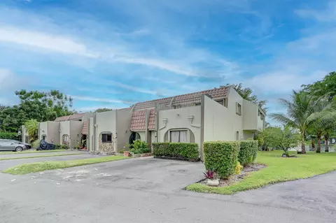 261 Jacaranda Dr #261, Plantation, FL 33324