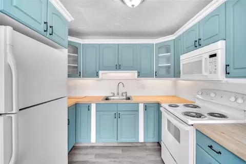 941 W 6th St, Riviera Beach, FL 33404