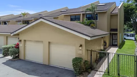1301 N Riverside Dr #19, Pompano Beach, FL 33062