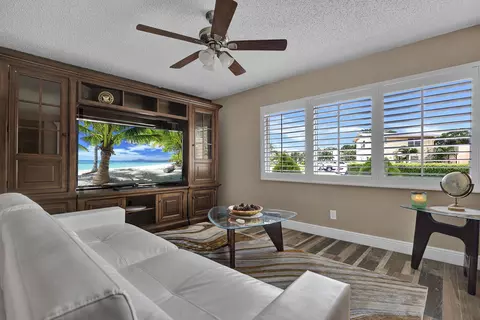20 Meacham Ln #20, Tamarac, FL 33319