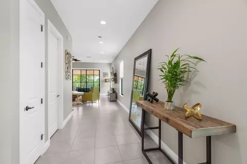 8440 NW 39th Ct, Coral Springs, FL 33065