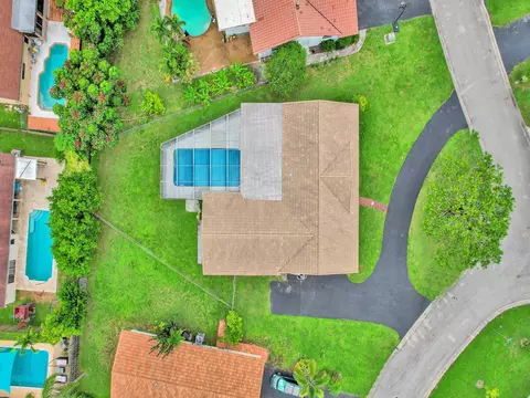 11068 Glenwood Dr, Coral Springs, FL 33065