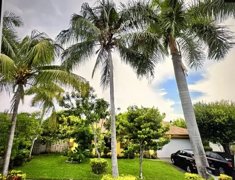 4933 NW 75th Ave, Lauderhill, FL 33319