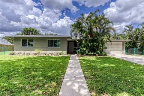 637 Garden Ct, Plantation, FL 33317