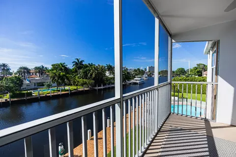1332 Bayview Dr #302, Fort Lauderdale, FL 33304