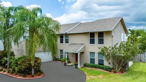10527 SW 49th Pl, Cooper City, FL 33328