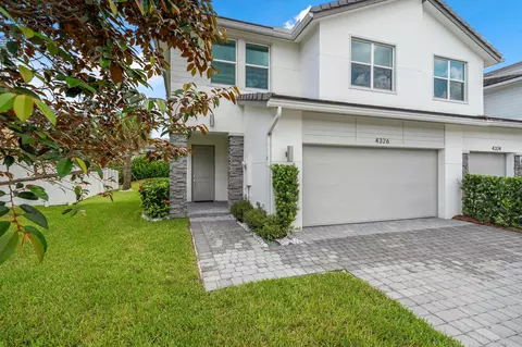 4326 Lago Dr, Lighthouse Point, FL 33064