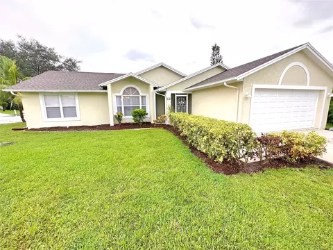 618 SE Stow Ter, Port Saint Lucie, FL 34984
