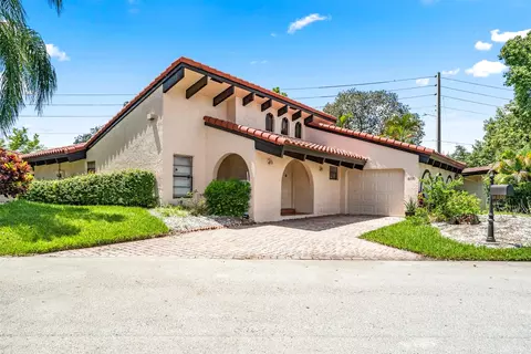 8220 Pine Dr #43, Tamarac, FL 33321