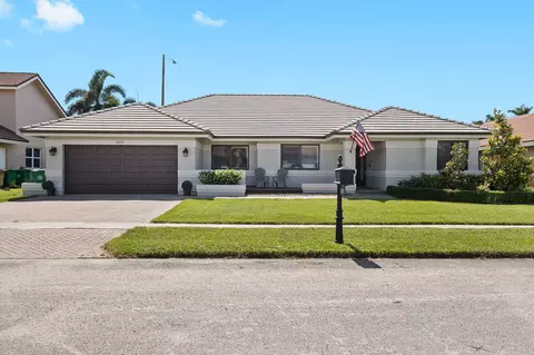 1601 W Oak Knoll Cir, Davie, FL 33324
