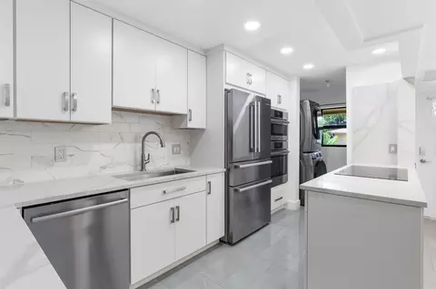 2920 NE 8th Ter #205, Oakland Park, FL 33334