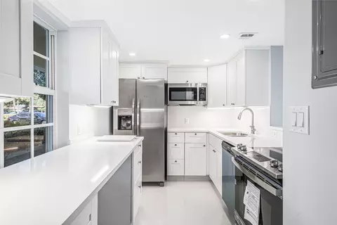 3050 N Palm Aire Dr #102, Pompano Beach, FL 33069