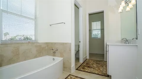 4001 NE 16th Ter, Oakland Park, FL 33334