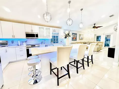 20564 SW 5th St, Pembroke Pines, FL 33029