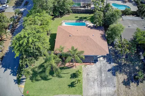130 NW 20th Ct, Pompano Beach, FL 33060