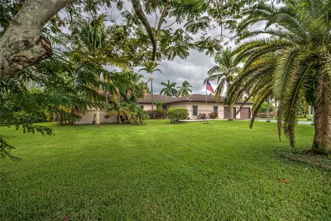 10670 SW 26th Ct, Davie, FL 33328