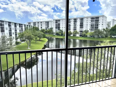 2228 N Cypress Bend Dr #403, Pompano Beach, FL 33069