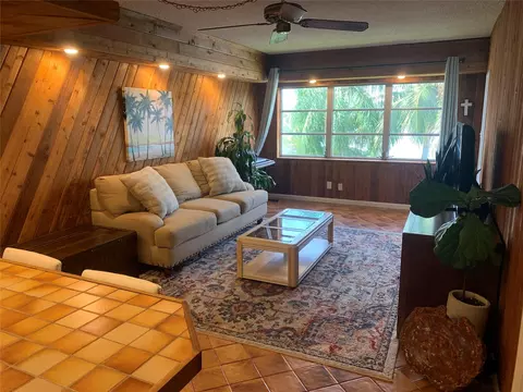 4311 Crystal Lake Dr #314, Pompano Beach, FL 33064