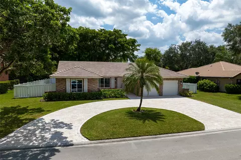 8828 NW 49th Dr, Coral Springs, FL 33067