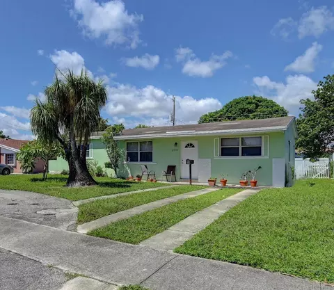 2330 Acapulco Dr, Miramar, FL 33023