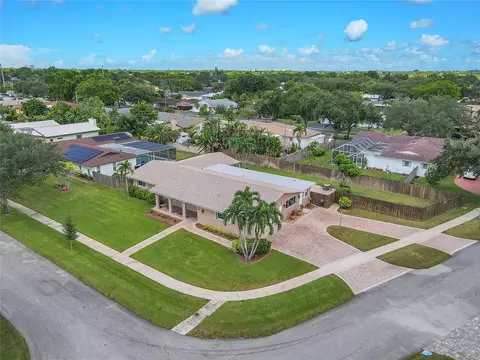 7441 NW 6th Ct, Plantation, FL 33317