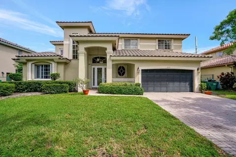 2835 Poinciana Cir, Hollywood, FL 33026