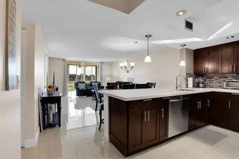 7608 NW 18th St #303, Margate, FL 33063