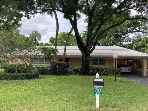 809 Cypress Blvd, Pompano Beach, FL 33069
