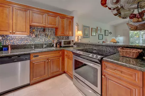 9296 NW 13th Pl, Coral Springs, FL 33071